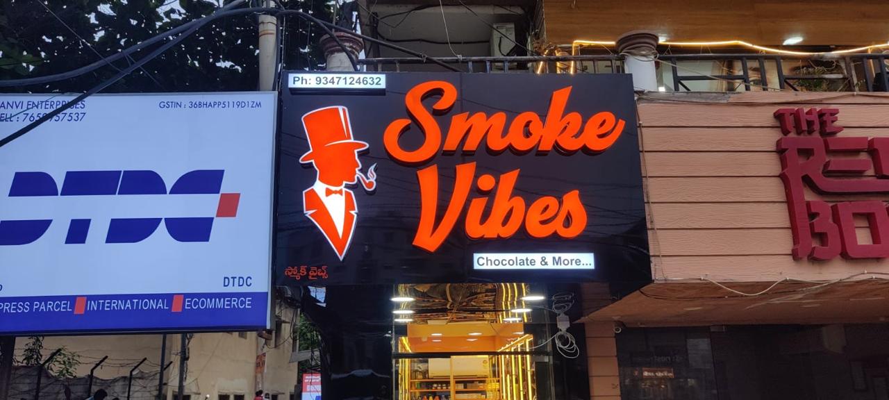 Smoke Vibes Storefront Signage